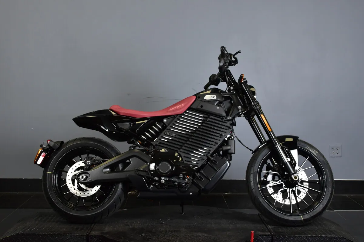 Kenevir kompozit parçalı bir Harley Davidson Motorbisiklet
